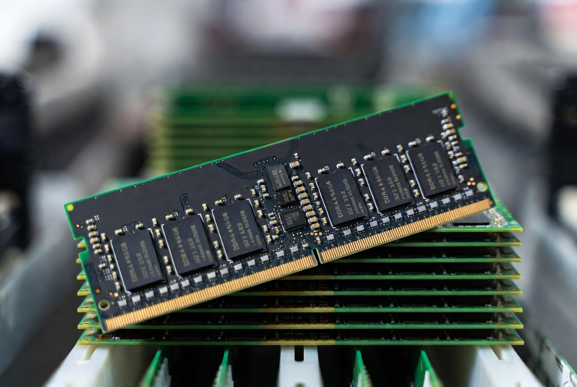 Китайцы пошатнули рынок, выпустив модуль 32 ГБ ОЗУ по цене втрое ниже рыночной. Акции ведущих компаний упали