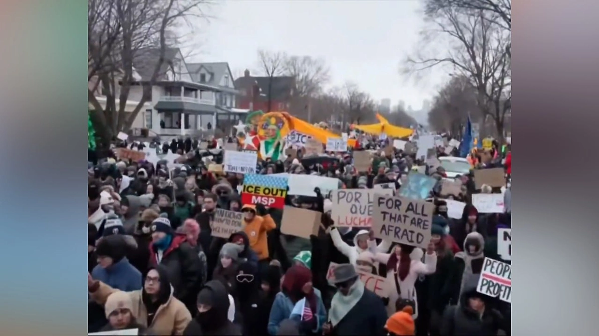 Протесты охватили Техас и Калифорнию после убийства ЛГБТ-активистки, задержания участников продолжаются