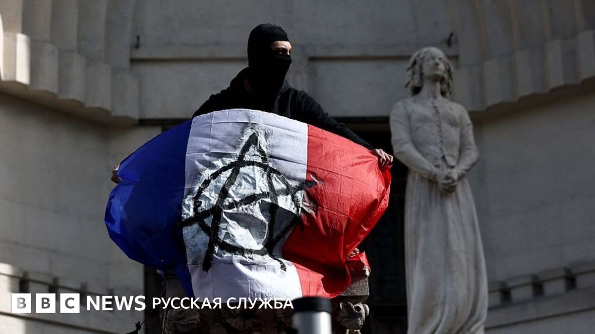 Во Франции возобновились протесты, полиция применяет слезоточивый газ