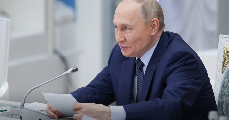 Путин: Макроэкономика России стабильна абсолютно