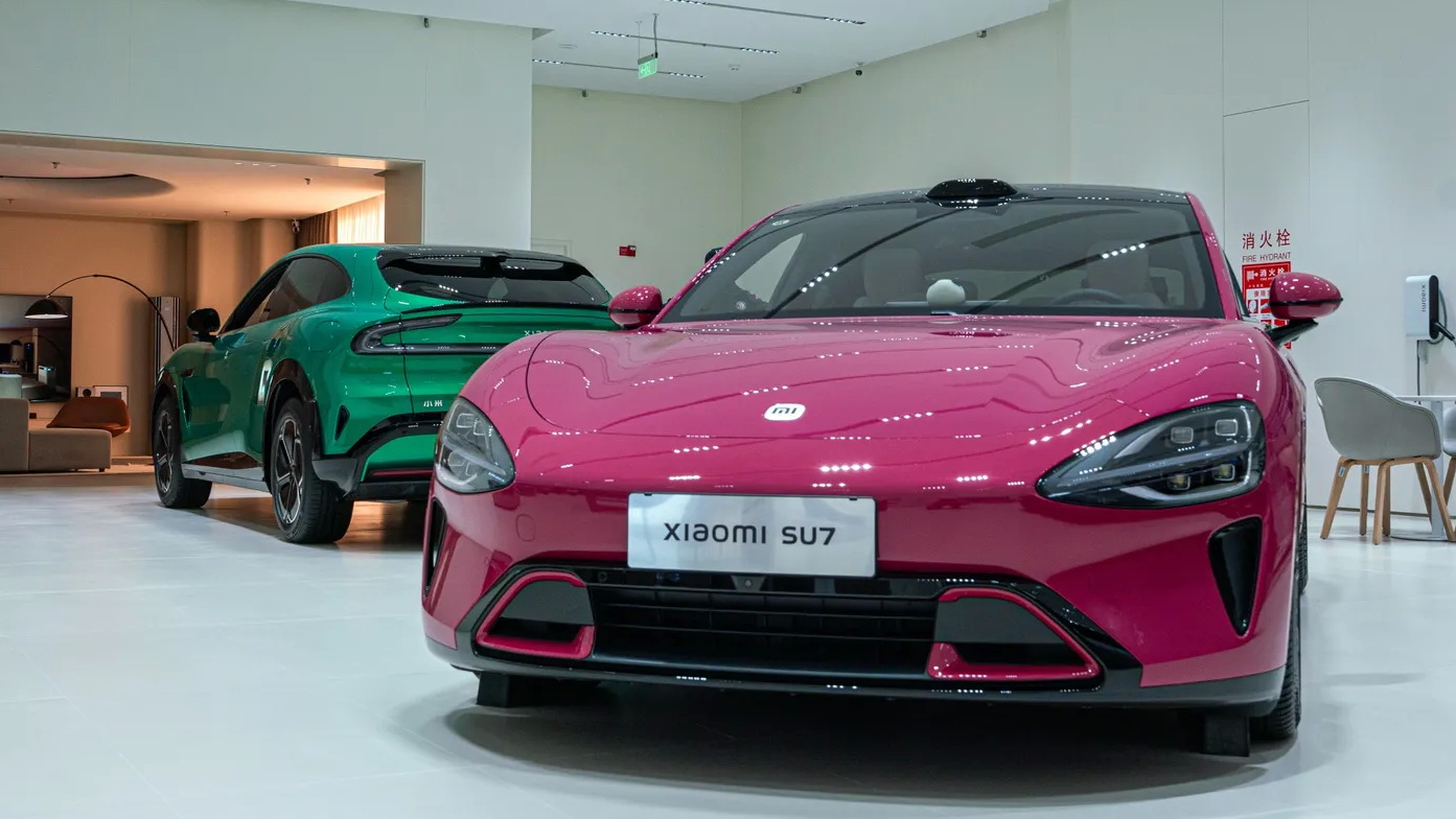 Акции Xiaomi выросли на фоне появления новых моделей ИИ и запуска обновленного электромобиля SU7