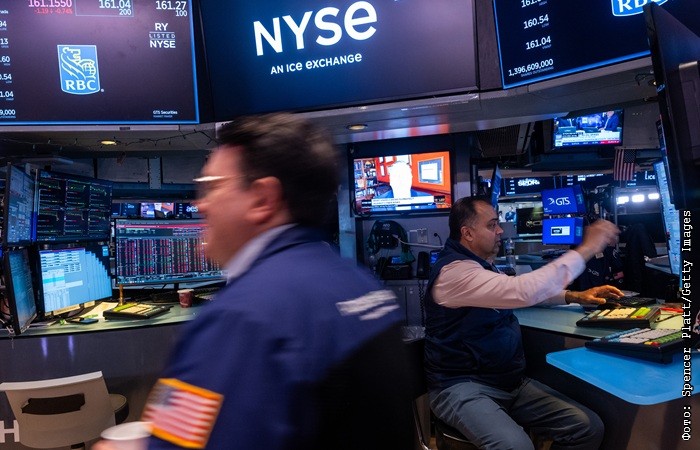 Уолл-стрит резко снизилась в четверг, основные индексы потеряли более 1%