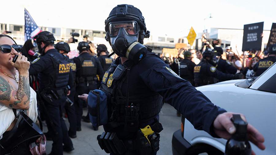В Лос-Анджелесе активисты столкнулись с полицией в ходе акции против ICE