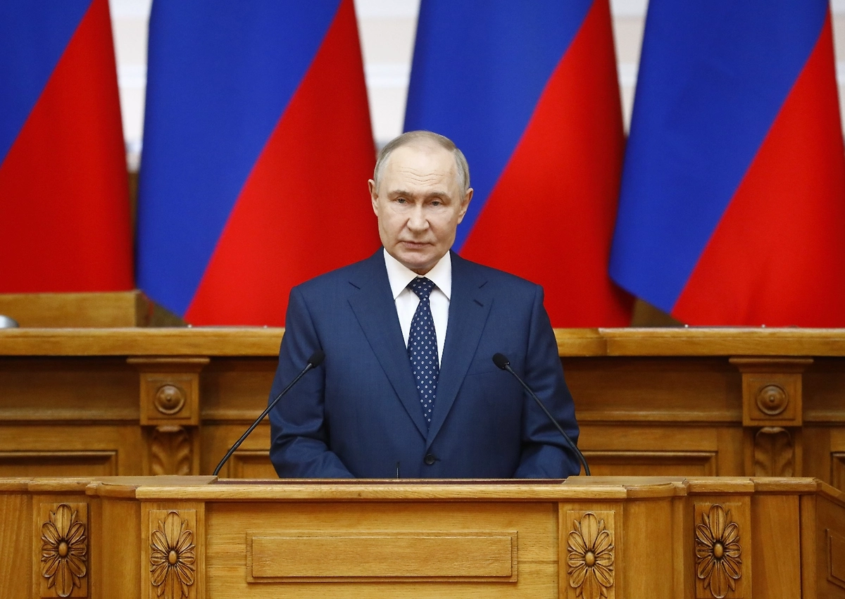 Путин заявил об уверенном состоянии экономики и финансовой системы РФ